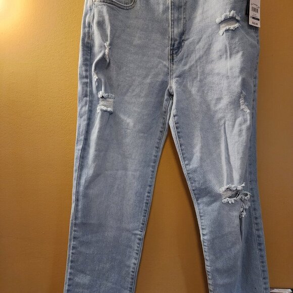 NWT Celebrity Pink Distressed Jeans - Picture 3 of 7